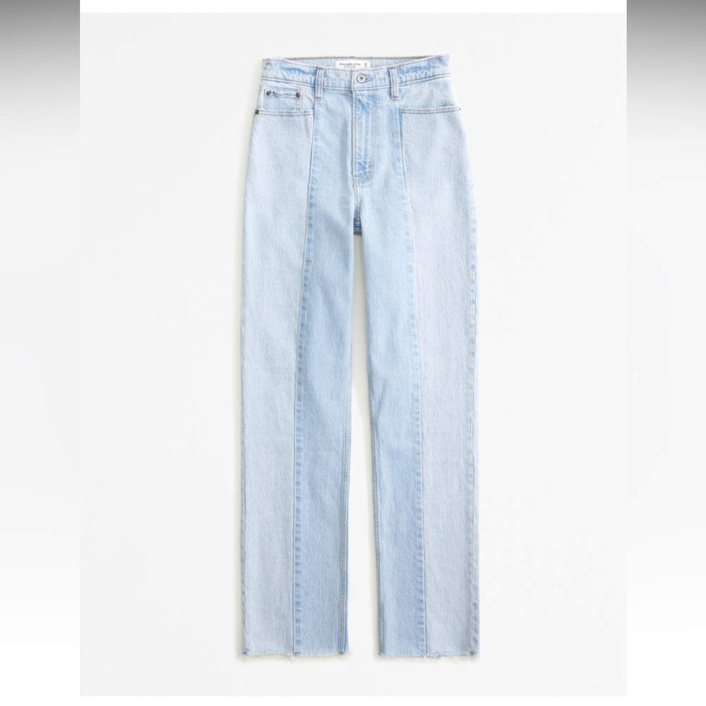 Abercrombie and Fitch jeans
90s Straight Ultra High Rise
30/10 R - Curve Love